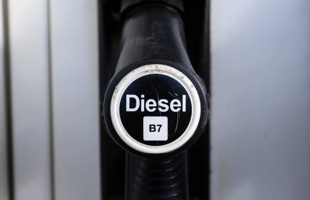 EU razmatra ograničenje cene ruskog dizela na 100 dolara