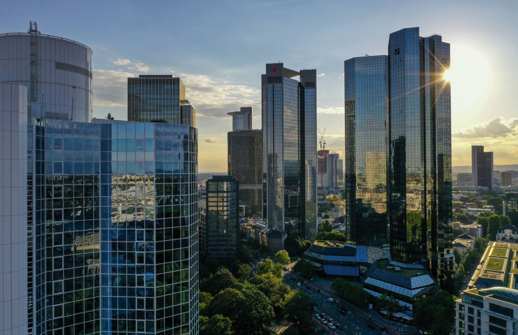 Nemački bankari dobili pokrivače i prsluke da se ne smrznu