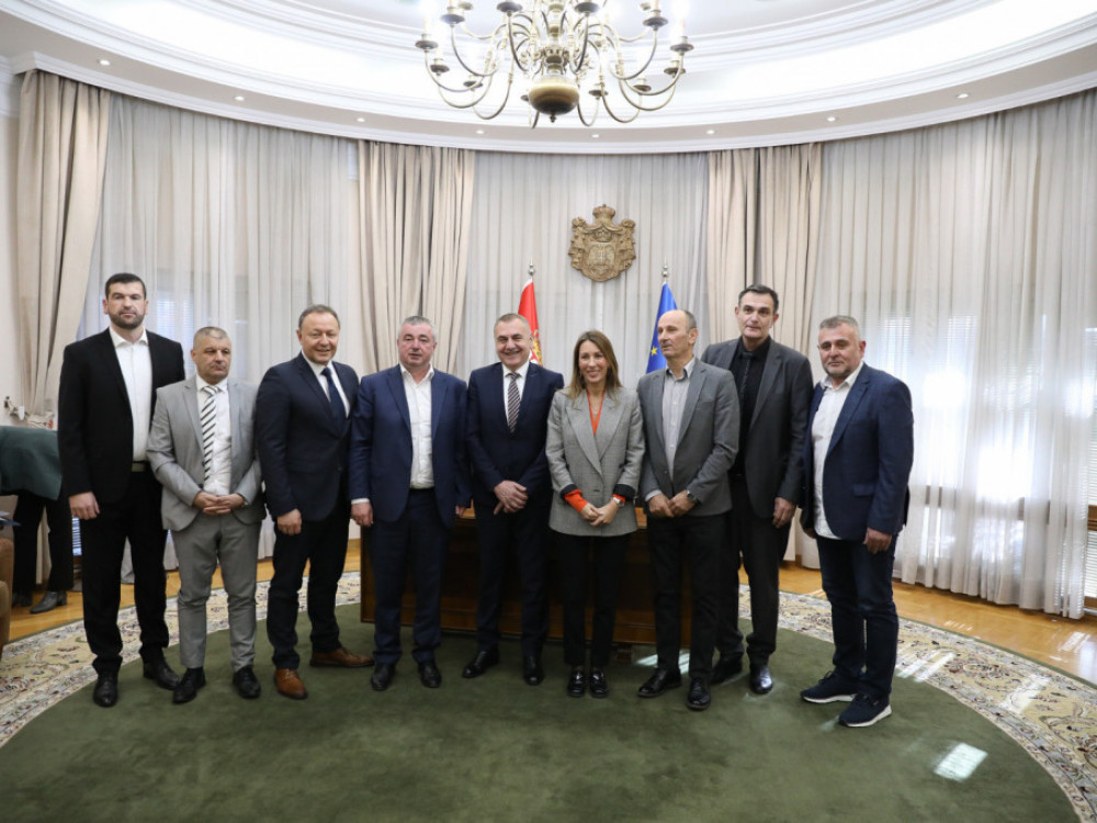 Šest odsto viša plata za zaposlene u državnim naftnim i gasnim firmama