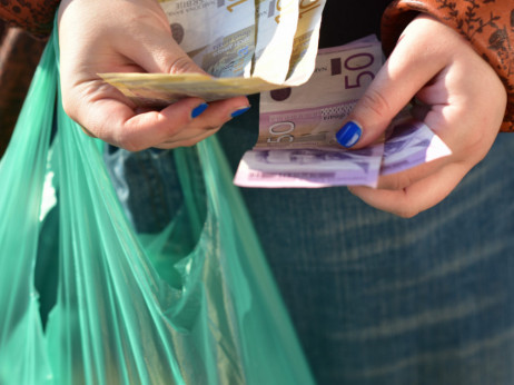 Plate u Srbiji uprkos bonusima nastavljaju realan pad 