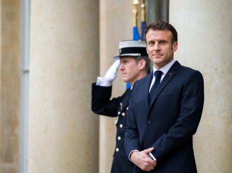 Macron ne odstupa od penzione reforme