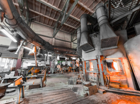 Novi vlasnik smanjuje broj zaposlenih u fabrici stakla u Paraćinu