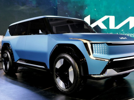 Kia otkrila prvi električni troredni SUV