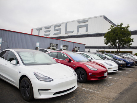 Tesla rastom prodaje skoro prestigla Audi