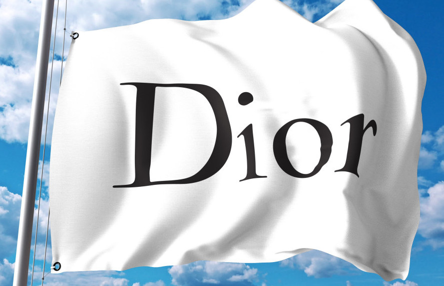 Kako Diorova stilska putovanja i dalje diktiraju modne (i finansijske) trendove