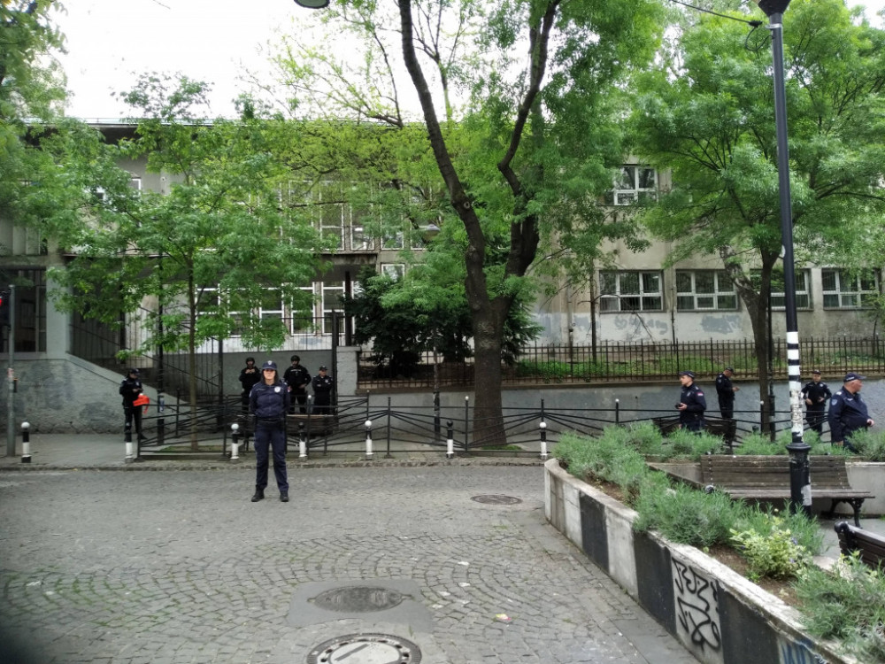 MUP: Osmoro učenika i radnik obezbeđenja ubijeni u pucnjavi u školi