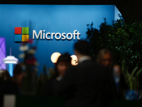 Microsoft zamrzava plate zbog krize
