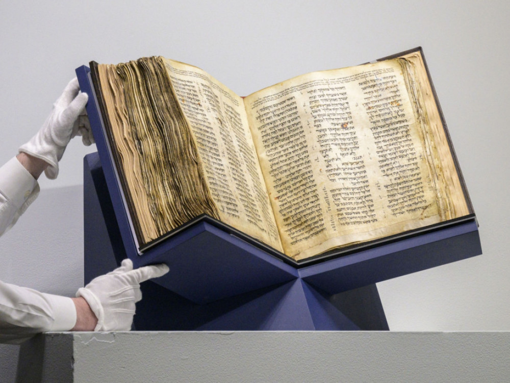 Najstarija skoro potpuna hebrejska Biblija prodata za 38 mil. dolara