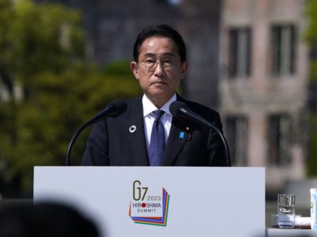 Japanski premijer otpustio sina zbog skandala u zvaničnim prostorijama