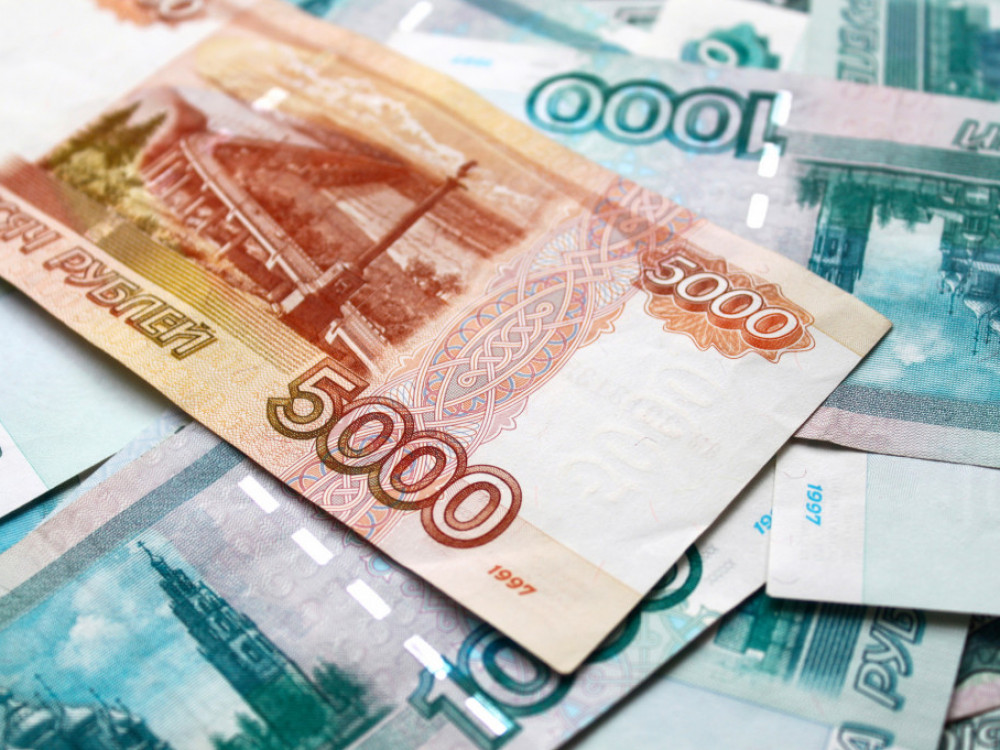 Rublja u slobodnom padu, probila granicu od 100 za dolar