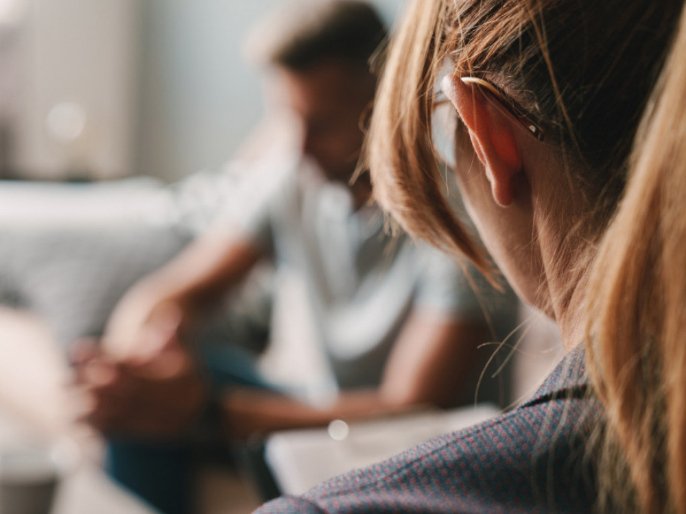 Milenijalce sramota da traže novac od roditelja, ali ipak to čine