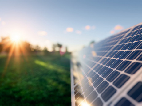 Prodaja viška struje iz sopstvenih solarnih panela uskoro će biti moguća