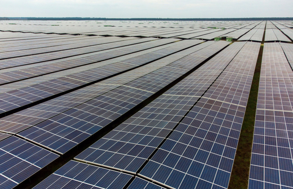 EPS potpisao ugovore o preuzimanju energije iz dve solarne elektrane