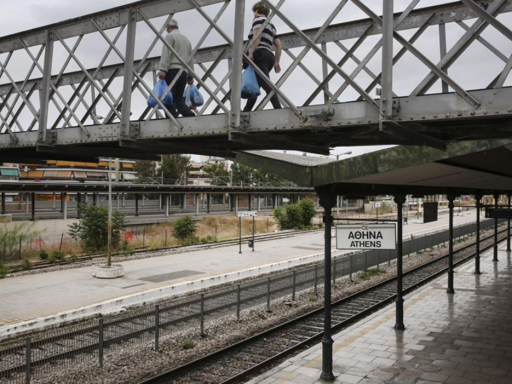 Srušio se deo mosta u Grčkoj, radnik poginuo, osam povređeno