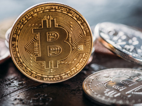 Pad bitcoina preti da naruši prednost kripta u odnosu na akcije