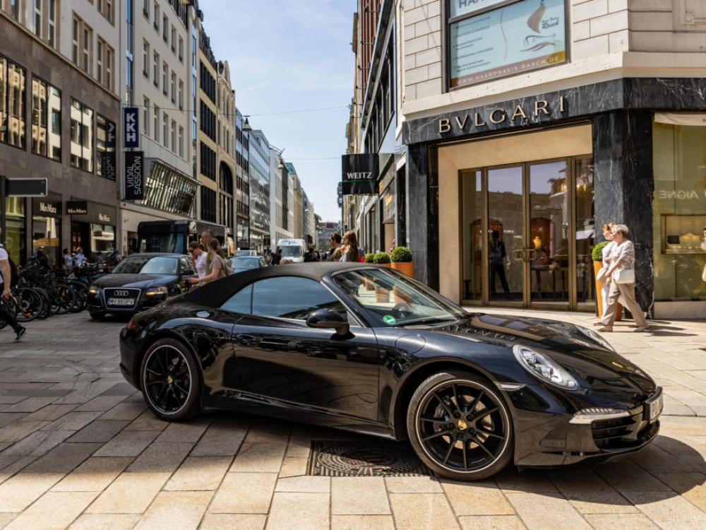 Porsche beleži pad nakon upozorenja o nestašici delova
