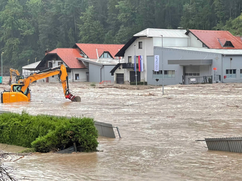Poplave u Sloveniji, u većini zemlje na snazi crveni meteoalarm