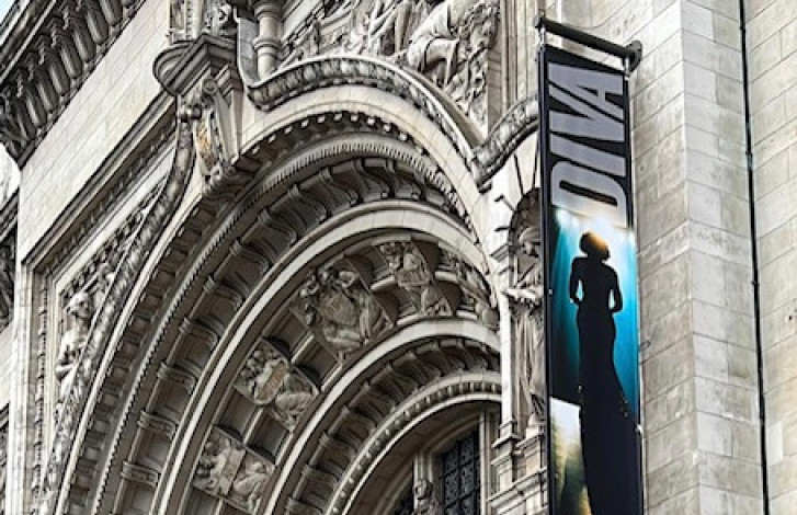 Izložba Diva: Oda glamuru, slavi i pobuni