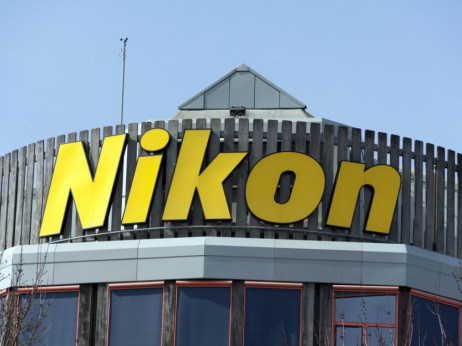 Akcije Nikona pale 21 odsto nakon objave sumornih prognoza