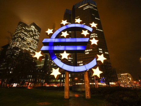 ECB poslednji put povećava stope u septembru, pokazuje anketa
