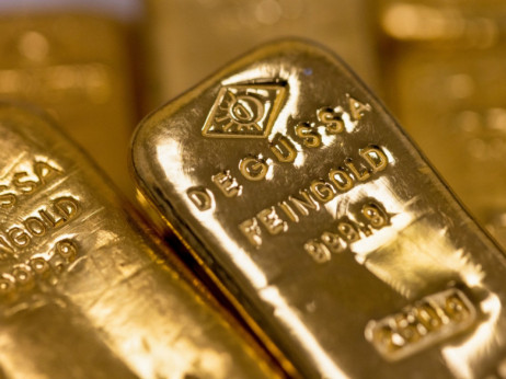 Investitori se drže zlata dok se bliži kraj rasta kamata