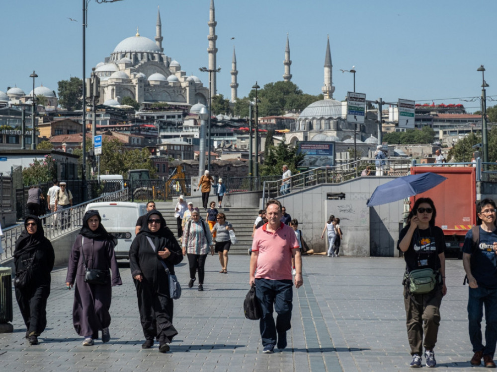 Lira jača pošto je Turska digla stope na najviši nivo u skoro 20 godina