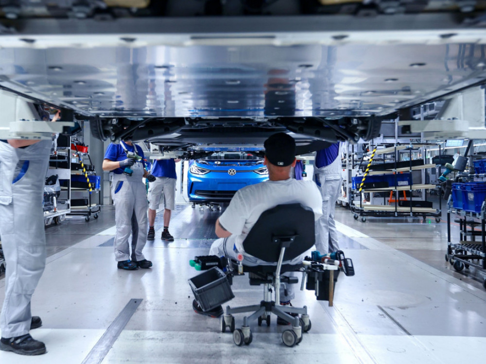 Nemačka industrijska proizvodnja pala treći mesec zaredom