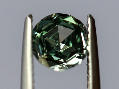 Cene dijamanata u slobodnom padu na ključnom delu tržišta