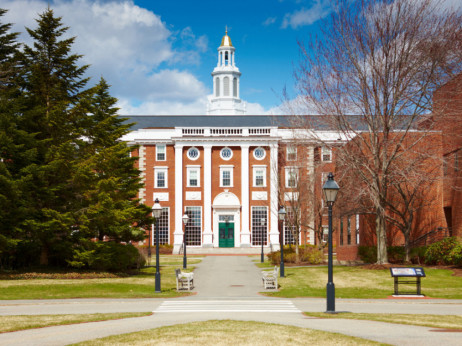 Trump zabranio strancima da studiraju na Harvardu