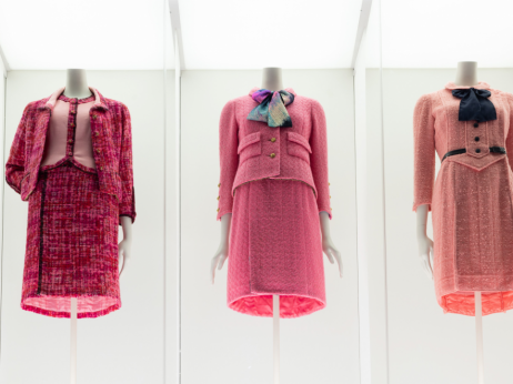 Retrospektivna izložba Chanel u muzeju V&A prikazuje kako je odelo postalo simbol stila