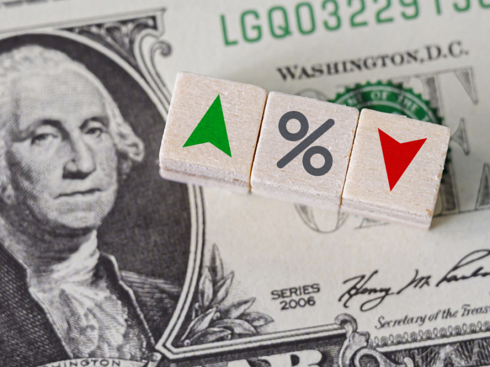 Kostić kupuje akcije Addiko banka, dok centralne banke pauziraju stope