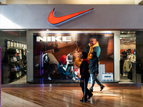 Akcije kompanije Nike pale najviše u godinu dana nakon pada prodaje