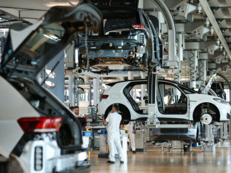 Volkswagen smanjuje proizvodnju električnih vozila u Nemačkoj