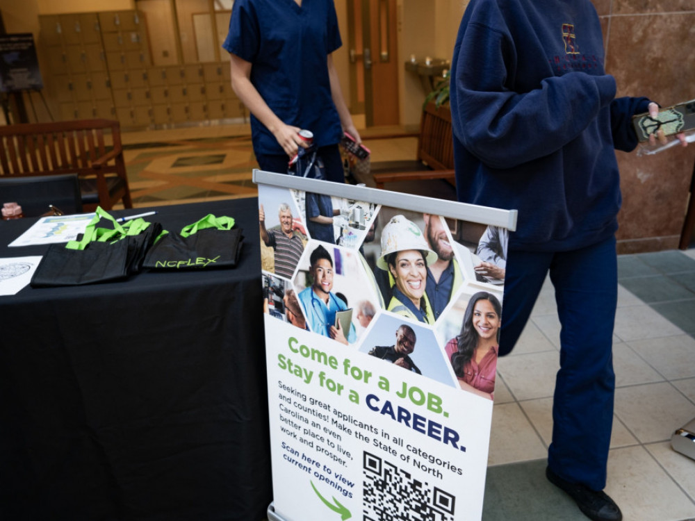 Poslovi su ključni za Fedovu ocenu tražnje i cena, kaže zvaničnik