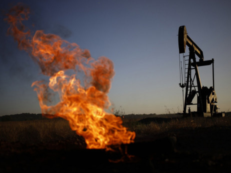 Cena nafte se stabilizuje nakon što je SAD ublažio sankcije Venecueli
