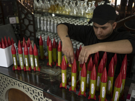 U Gazi prodaju parfeme u bočicama u obliku raketa ispaljenih na Izrael