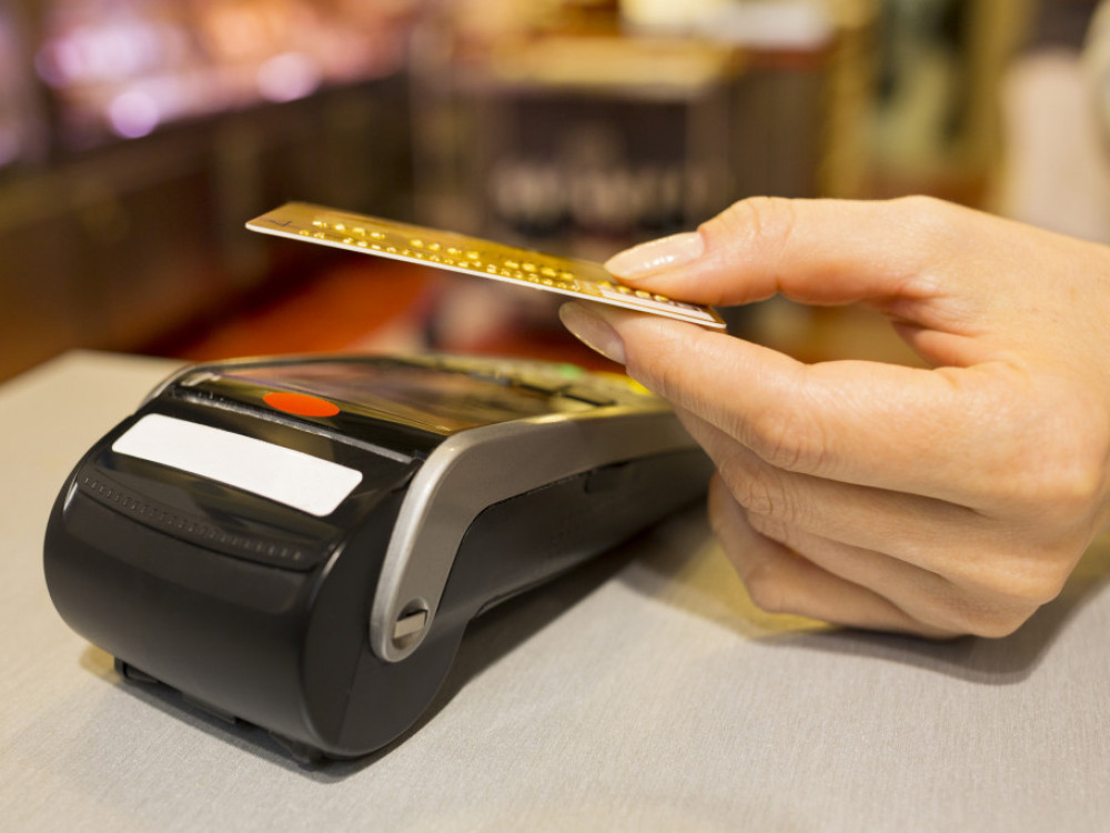 Keš bledi i u Srbiji, plaćanje karticama raste dvocifreno