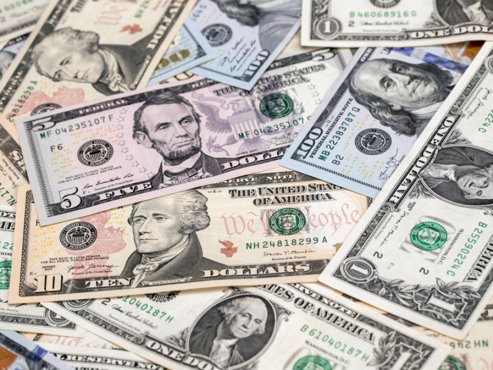 Bazna inflacija u SAD se hladi, dolar pao najniže od jula