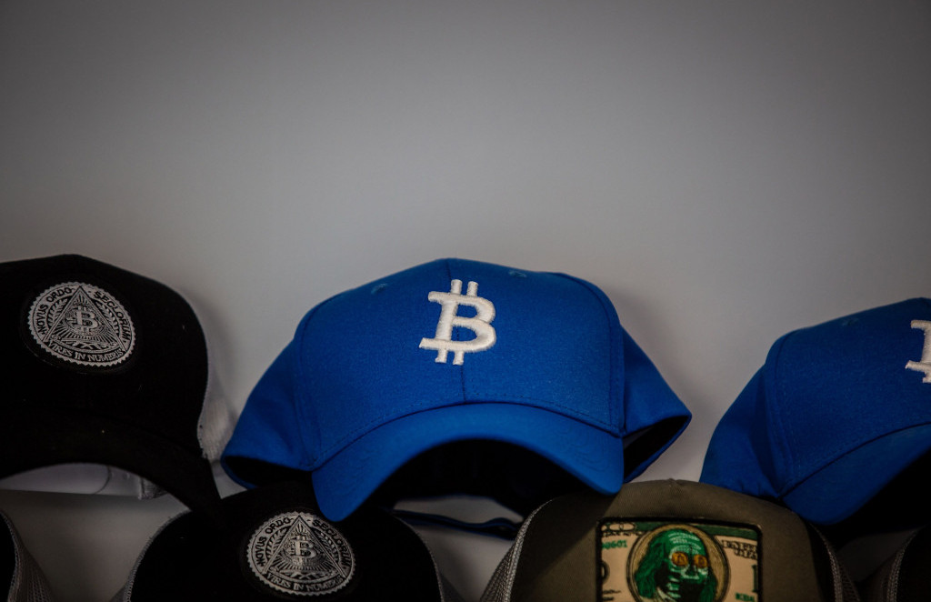 Zašto cena bitcoina pada posle pokretanja spot ETF-ova