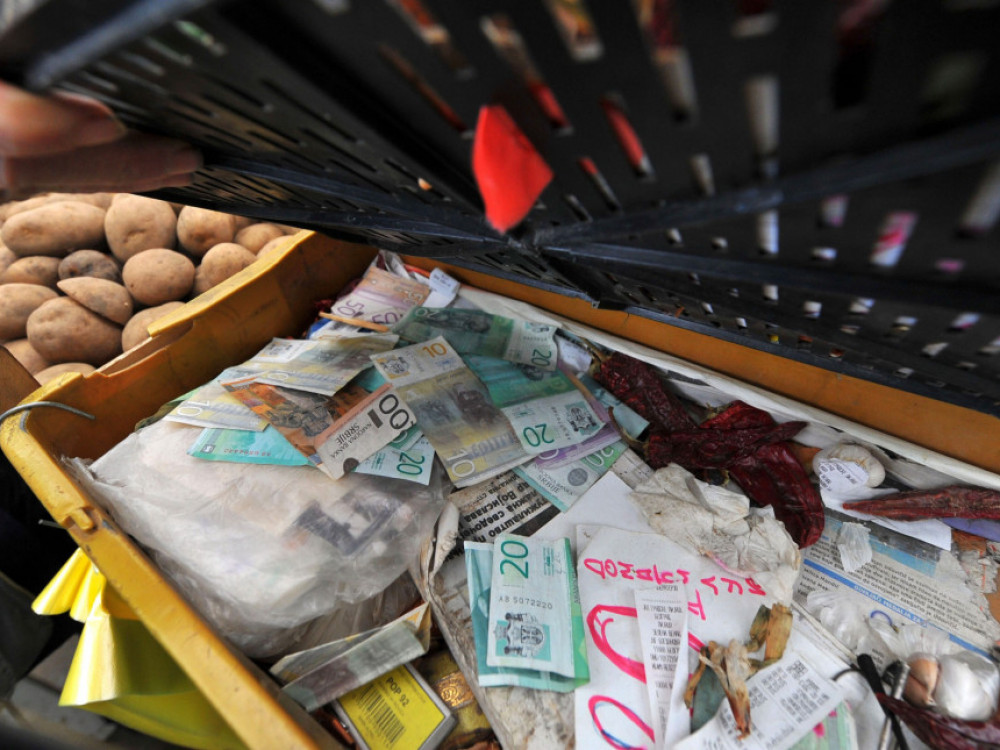 Pet stvari koje treba da znate danas: Privreda Srbije jača, dok kupovna moć slabi