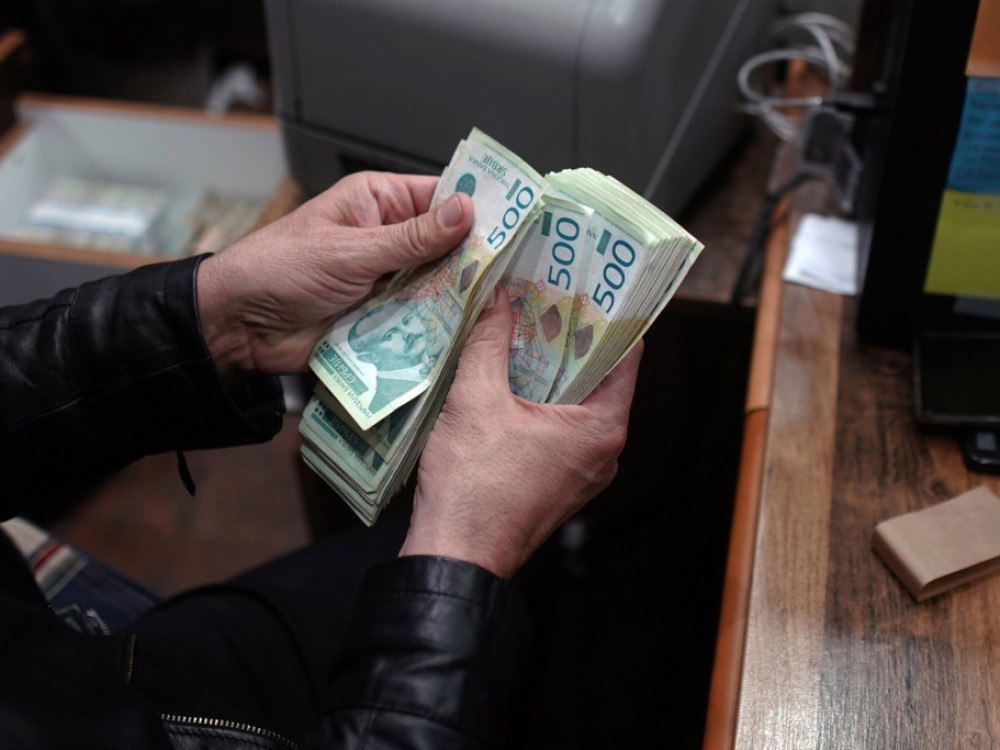 Srpske plate nadmašile inflaciju za 2,6 odsto u avgustu