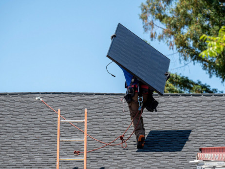 Razbijači solarnih ploča usmerili su čekiće na unosan biznis