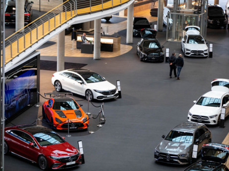 Mercedes očekuje niže marže za automobile zbog viših troškova i slabije tražnje