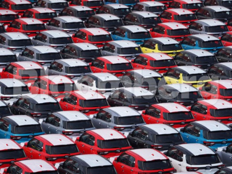 Toyota prodala rekordnih 5,6 miliona vozila