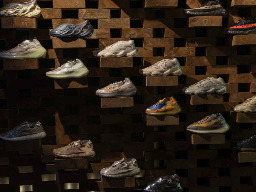 Adidas se nada da će sledeće godine prodati deo velikih zaliha Yeezy patika