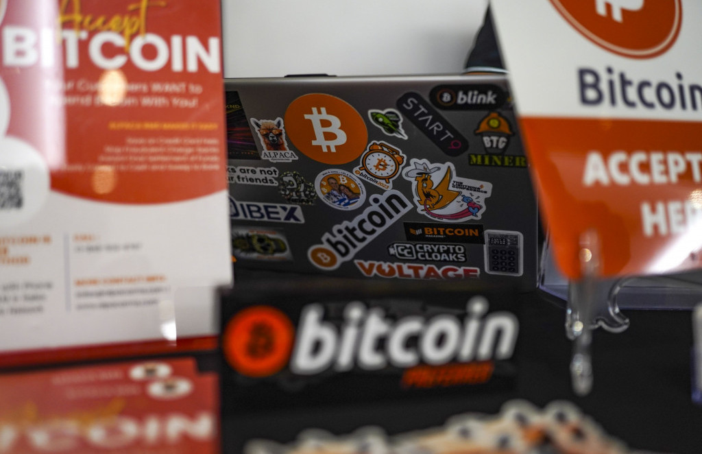 Bitcoin iznad 38.000 dolara usled očekivanja o smanjenju kamata