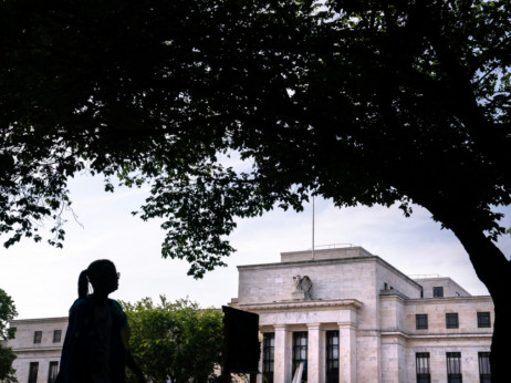 Fed zadržao stope, u 2024. moguća tri smanjenja
