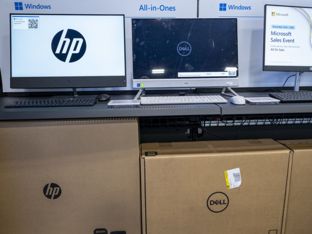 Warren Buffett prepolovio broj akcija u proizvođaču računara HP