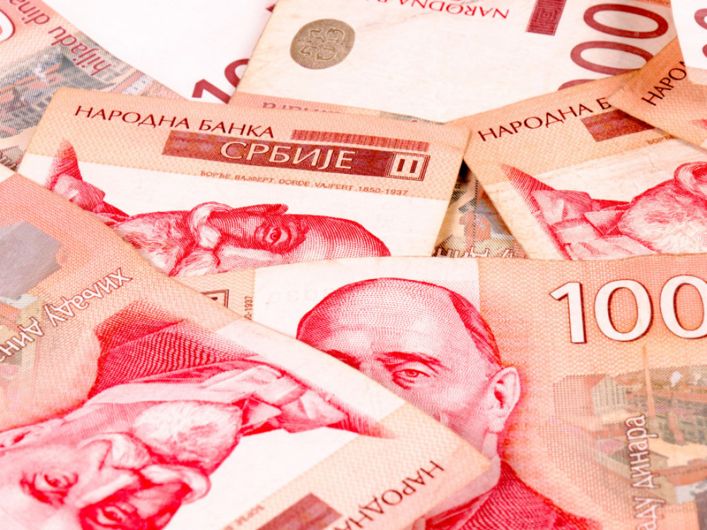 Plate u Srbiji realno rastu peti mesec zaredom, dok inflacija usporava