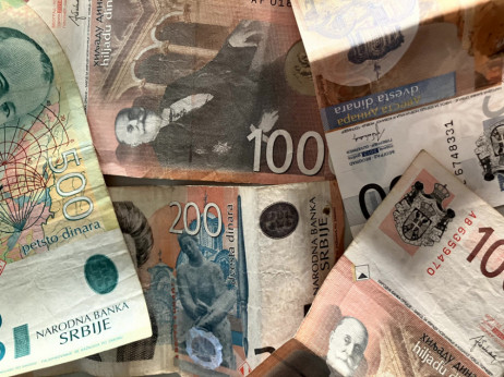 Prosečna plata u Srbiji skoro dostigla 90.000 dinara